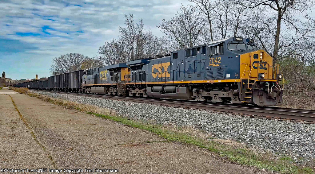 CSX 7042 leads B157.